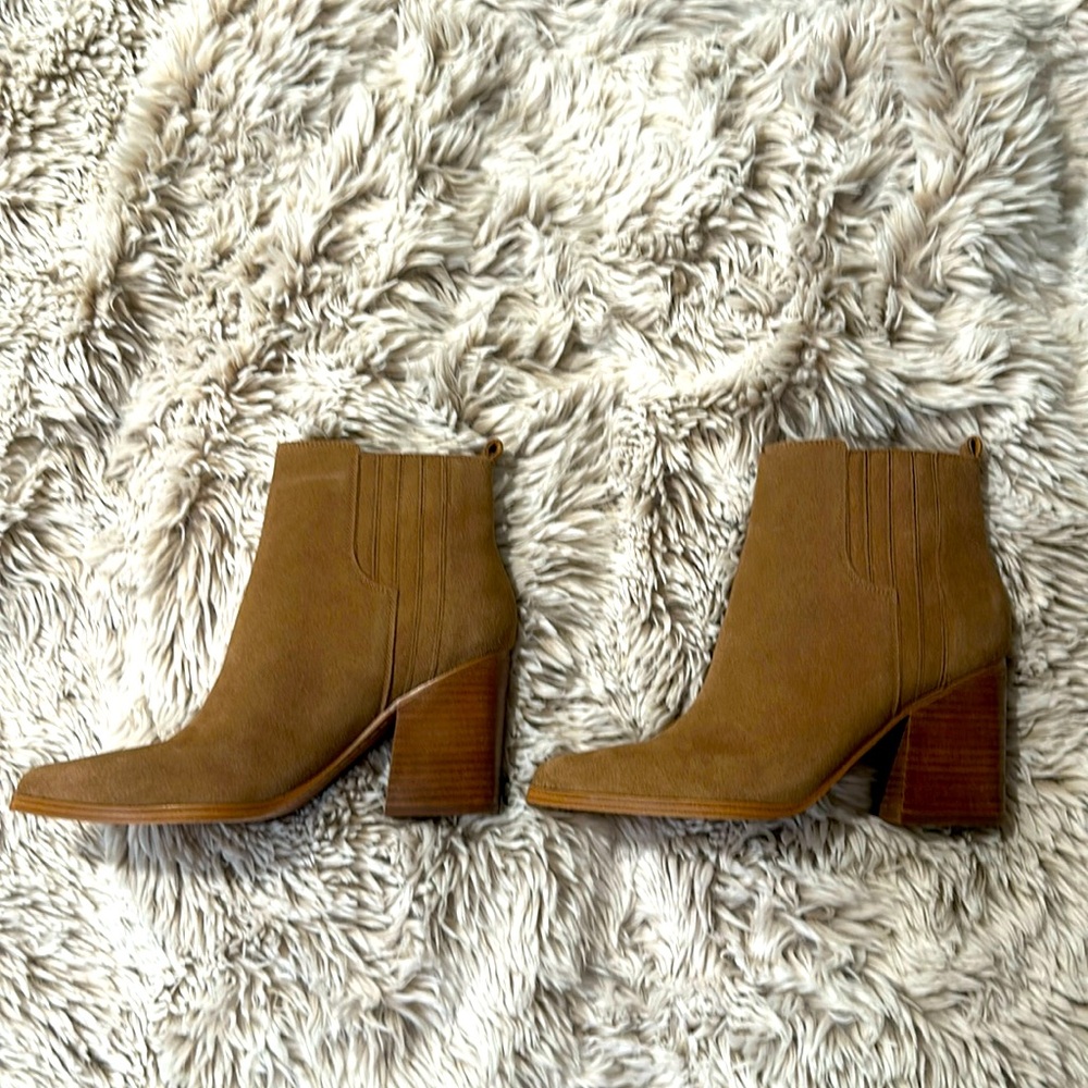 NWT Beautiful Marc Fisher Alva Suede Boots
